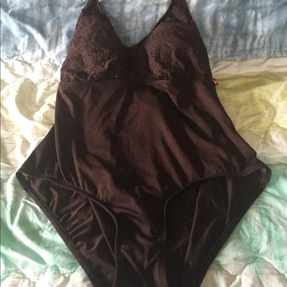 NWT full coverage swimsuit by Merona. Never worn